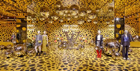 colaboracion louis vuitton y yayoi kusama|lv yayoi kusama 2023.